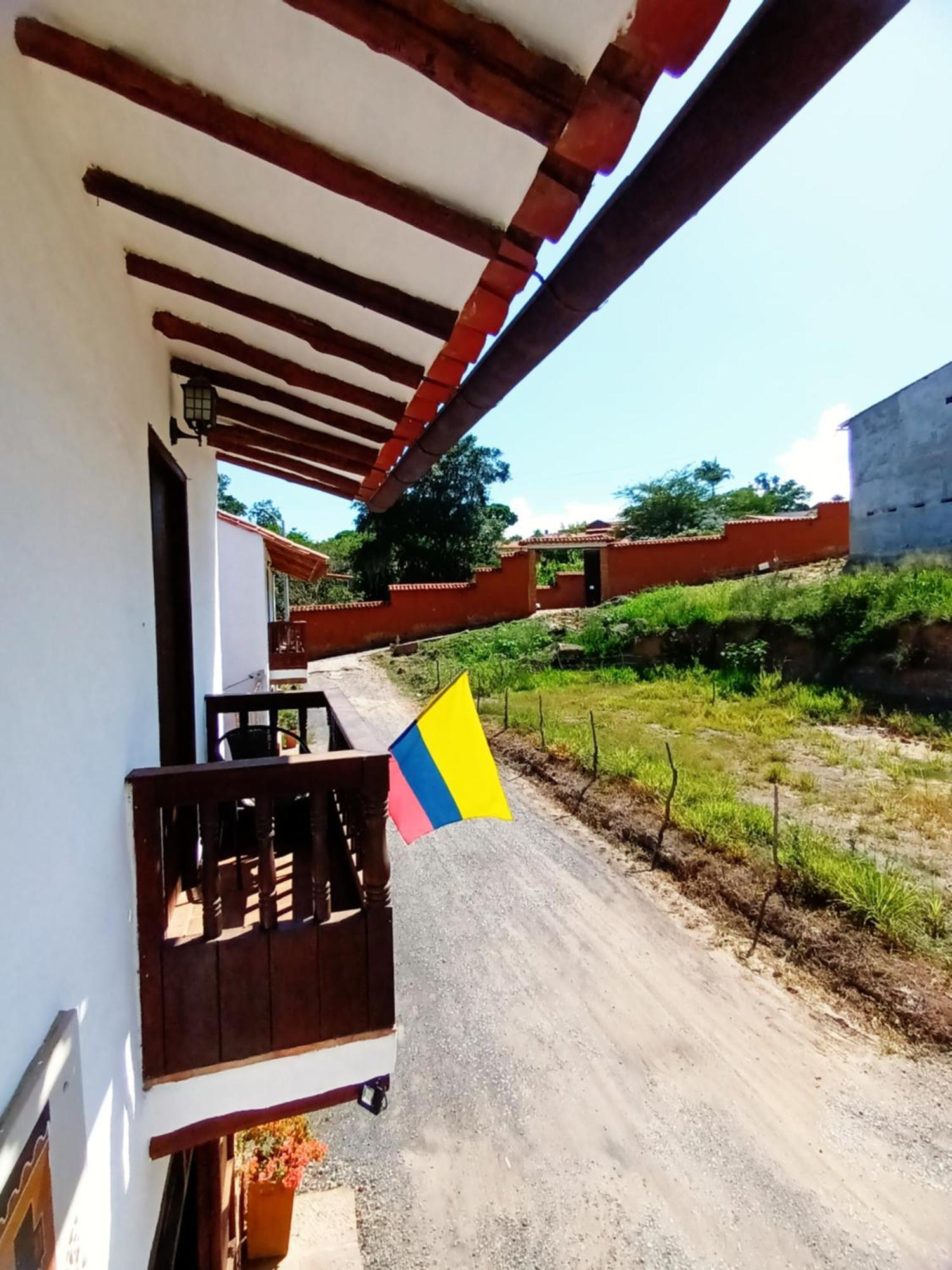 Casona Chara Hotell Barichara Exteriör bild